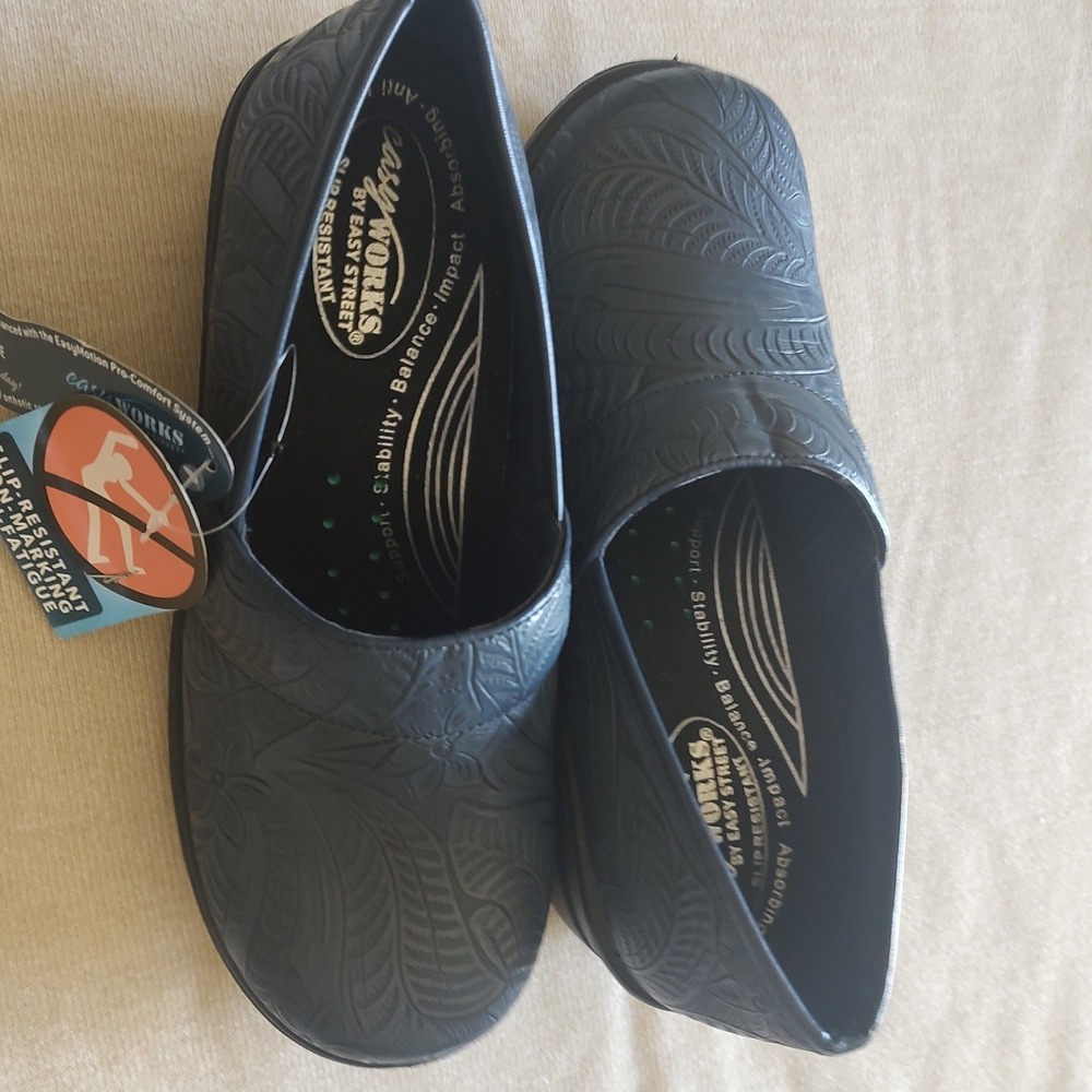 Easy Works by Easy Street Navy Floral Embossed Slip Resistant Work Clogs 8W NEW